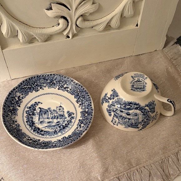 Vintage Ironstone Blue and White Teacup and Saucer Set. Woods Made in England - Picture 3 of 6